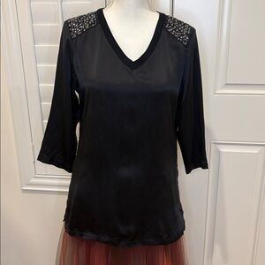 Chico’s silk & cotton v-neck black top embellished shoulder 3/4 sleeve 1/US8